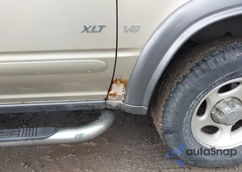 2000 Ford Explorer Xlt from USA, damaged, VIN 1FMZU83P1YZC35657